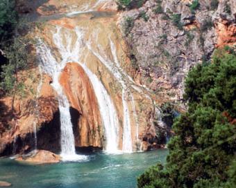 Waterfall! ~  This is Turner Falls in Oklahoma.  Rhonda knows about this one and shared it with me as a good picture to get the juices flowing. 