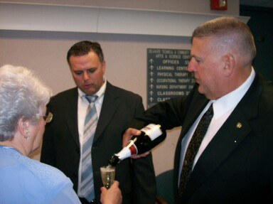 Champagne pour at gala