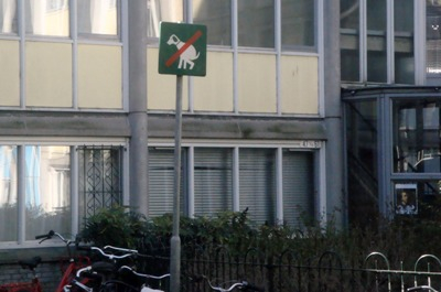 Dog sign in park