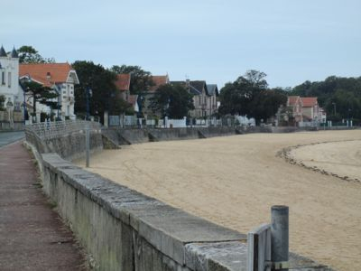 Sea-wall and beach at Fouras 
