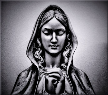 Holy Mary in prayer