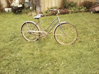 Picture of an 30+ year old blue girl's Western Flyer bike.