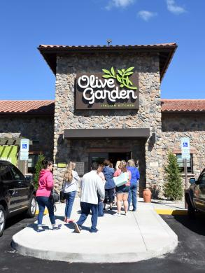 A long line at Olive Garden!