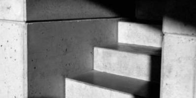 Stone steps arising in a niche.