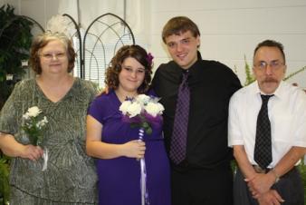 Mom, Kellye, Davy, and Dad  ~  If you look closely, you can even see little Kaden who is expected in December. 